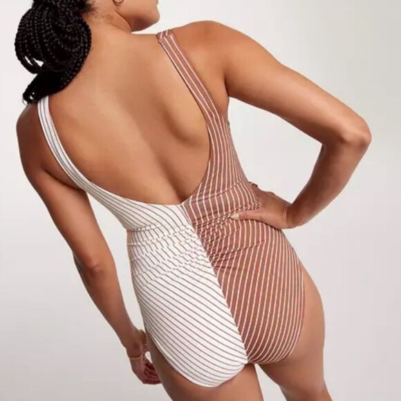 Calia by Carrie Underwood Women's Ruched one piece lined swimsuit size 8 - Picture 2 of 13